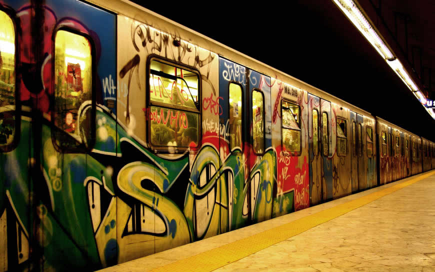 火车车身上的涂鸦高清壁纸图片 1440x900