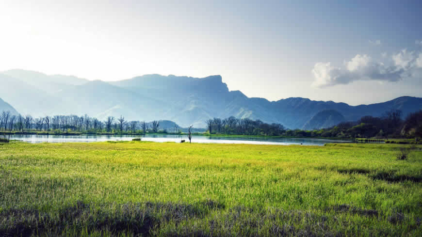 绿草 湖泊 山脉高清壁纸图片 5120x2880