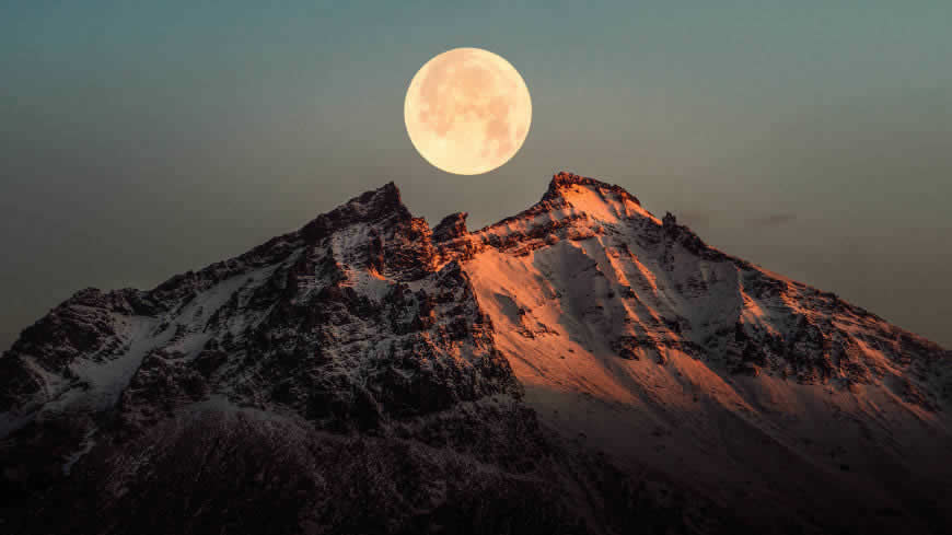 月亮 雪山 山峰高清壁纸图片 3840x2160