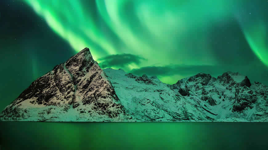 美丽的雪山和绿色极光高清壁纸图片 3840x2160