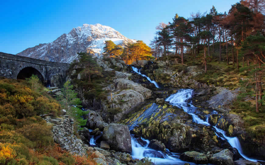 英国威尔士奥格文山谷特瑞凡峰高清壁纸图片 3840x2400