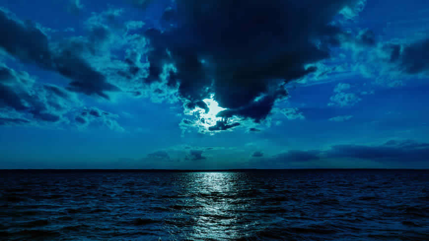 月光下的蓝色大海高清壁纸图片 3840x2160
