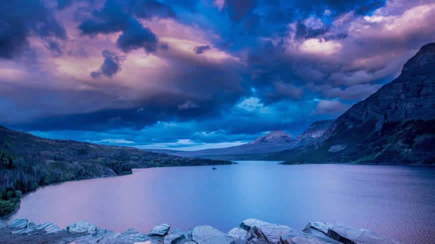 美国冰川国家公园湖泊风景高清壁纸图片 2560x1440