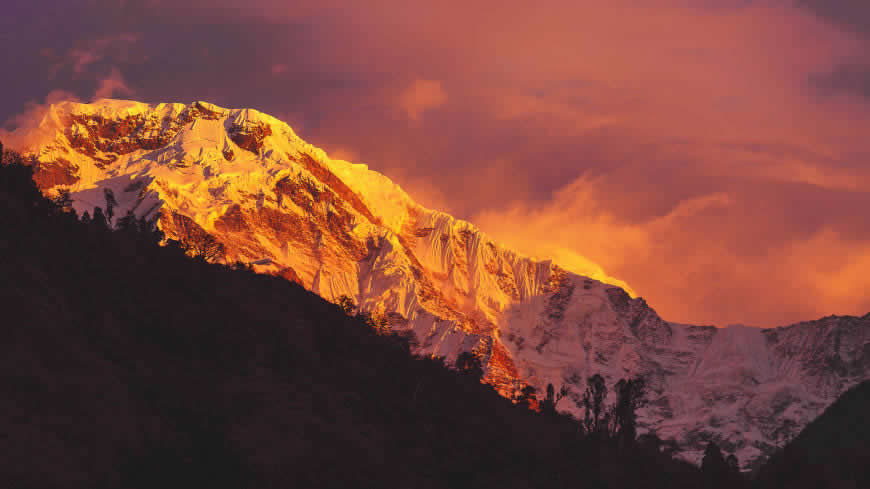 喜马拉雅山上的日落高清壁纸图片 2560x1440