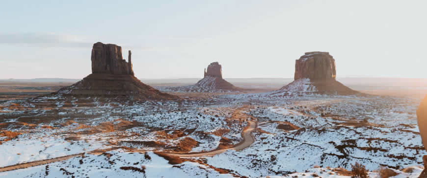 美国纪念碑谷冬天雪景高清壁纸图片 3440x1440
