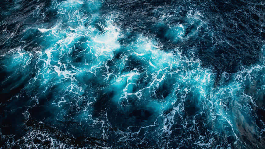蓝色海面浪花航拍高清壁纸图片 7680x4320