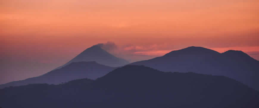 黄昏的山脉剪影高清壁纸图片 3440x1440