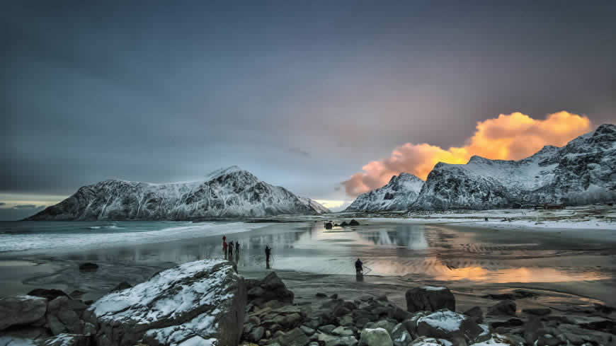 冰冻的山和湖泊风景高清壁纸图片 3840x2160