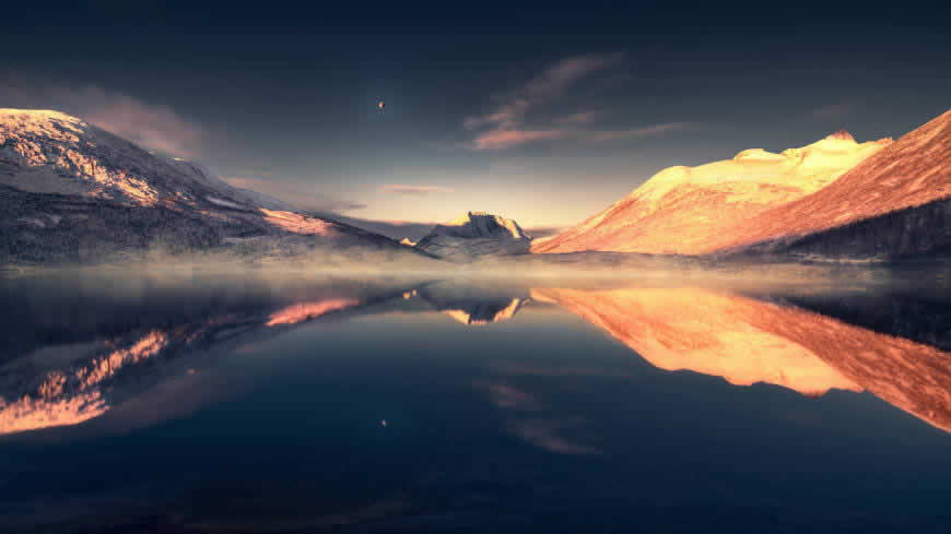 夕阳下的山和湖泊风景高清壁纸图片 7680x4320