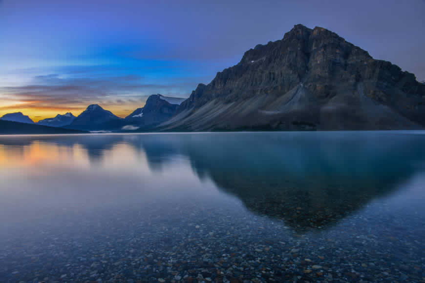 黄昏的湖泊和山脉风景高清壁纸图片 3000x2000