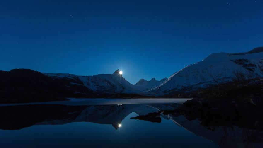 夜晚的月光和湖泊风景高清壁纸图片 3840x2160