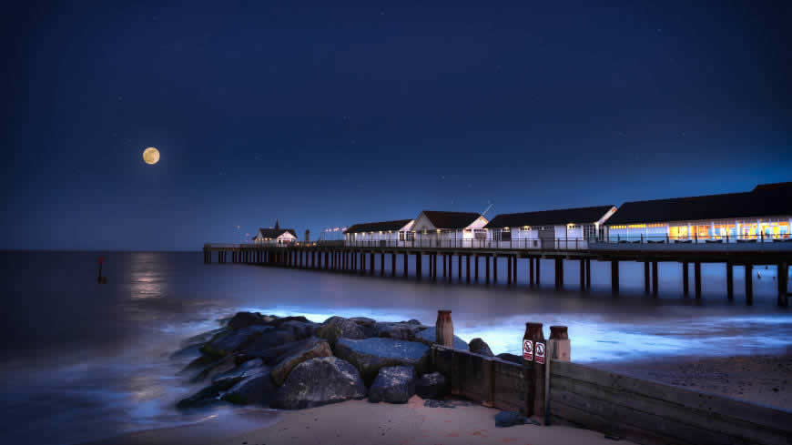 海滩码头夜景高清壁纸图片 5120x2880