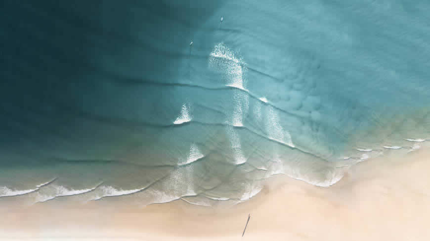 海滩俯拍风景高清壁纸图片 5120x2880