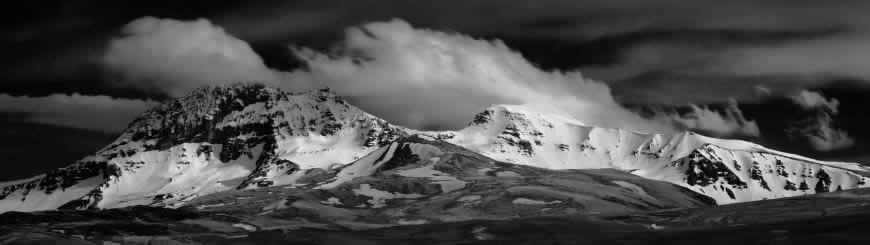 亚美尼亚阿拉加茨山黑白风景高清壁纸图片 3840x1080
