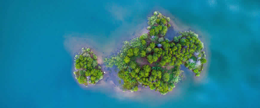 美丽的绿色小岛鸟瞰图高清壁纸图片 3440x1440