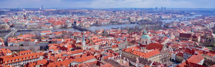 捷克布拉格城市风貌高清壁纸图片 3840x1200