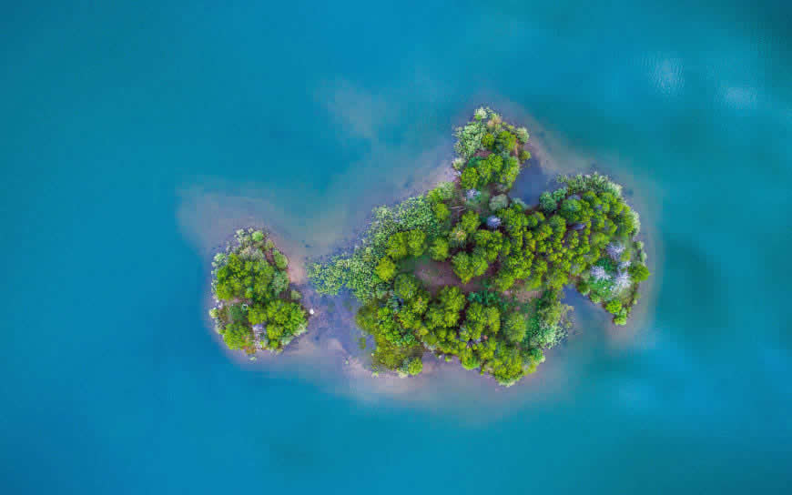 美丽的绿色小岛鸟瞰图高清壁纸图片 3840x2400
