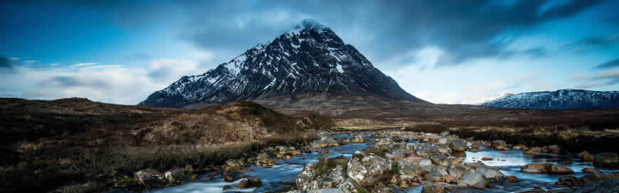 苏格兰高地凄艳谷高清壁纸图片 3840x1200