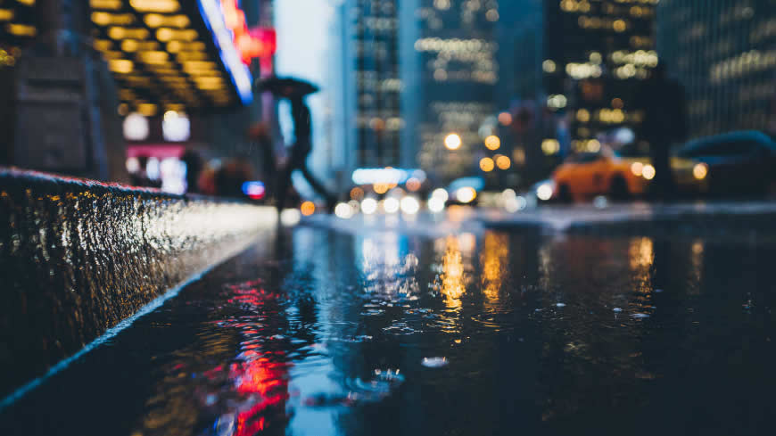 雨中的城市夜景高清壁纸图片 1920x1080