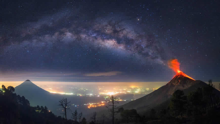 瓜地马拉火山喷发高清壁纸图片 1920x1080