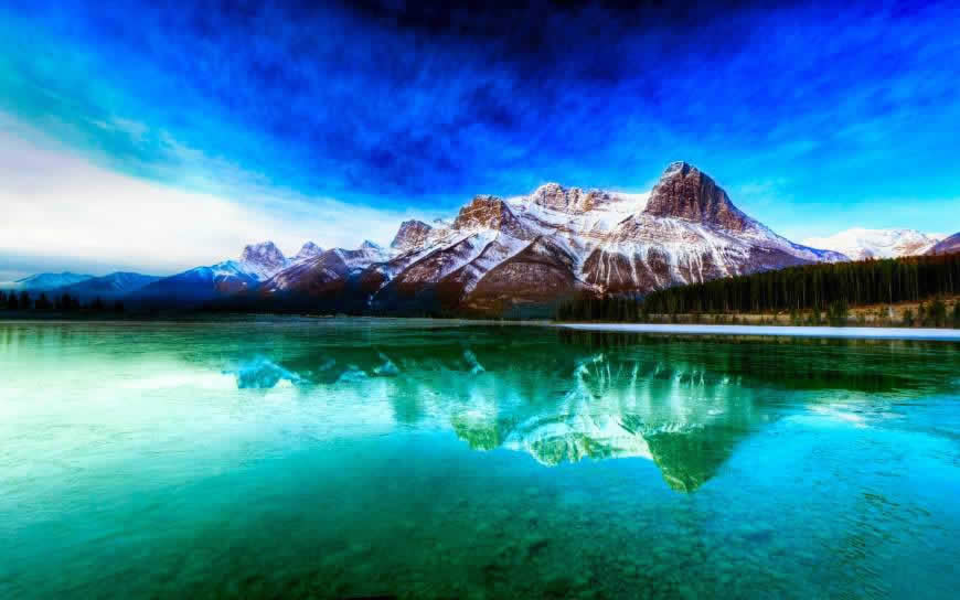 美丽的雪山和湖泊风景高清壁纸图片 2880x1800