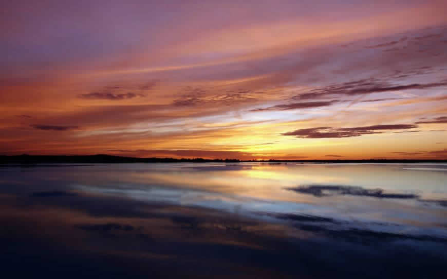 黄昏下的湖泊风景高清壁纸图片 1920x1200