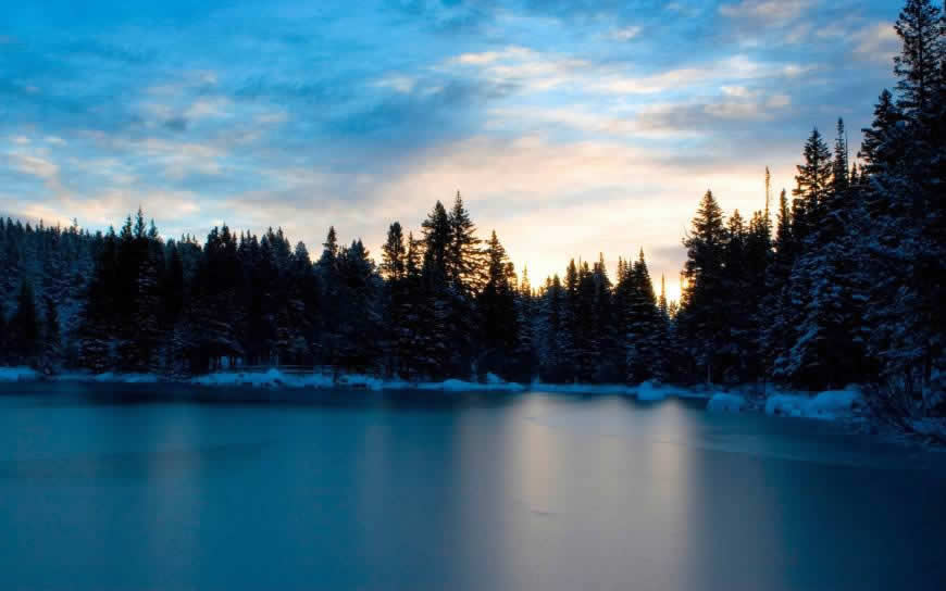 结冰的湖面风景高清壁纸图片 1920x1200