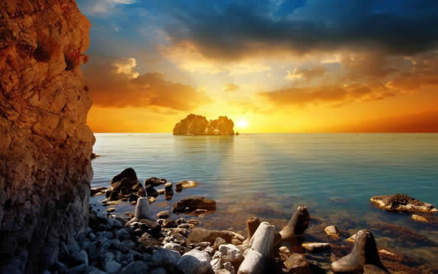 黎明时的大海岩石天空风景高清壁纸图片 2560x1600