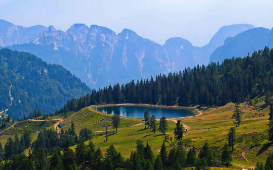 山脉湖泊天空森林风景高清壁纸图片 1920x1200