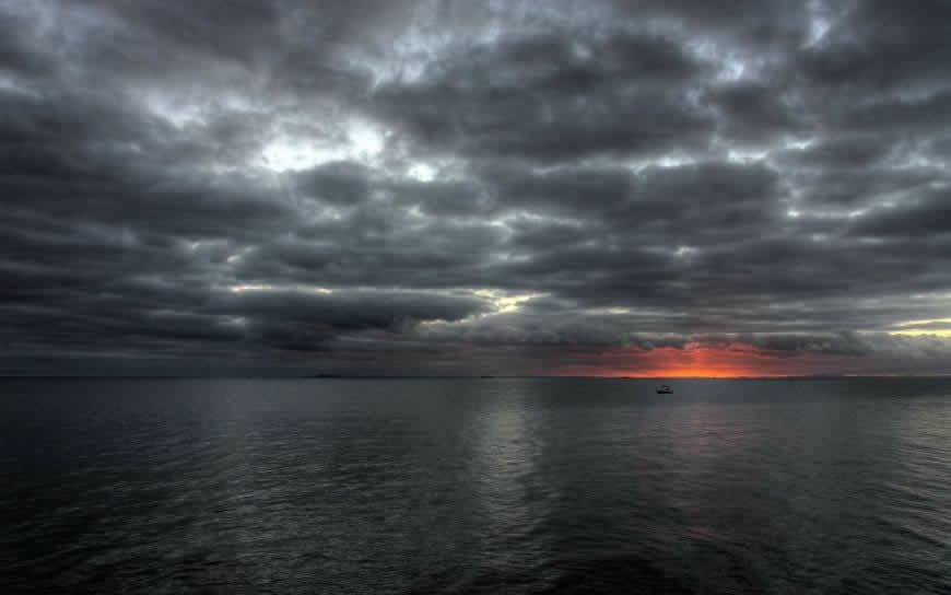灰色的海洋天空日落高清壁纸图片 2560x1600