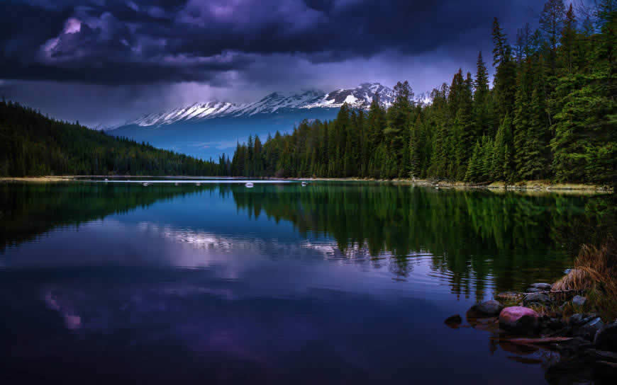 美丽的加拿大湖泊天空风景高清壁纸图片 2880x1800