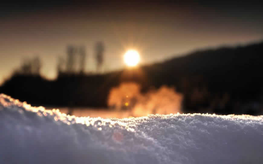 阳光雪地风景高清壁纸图片 2560x1600