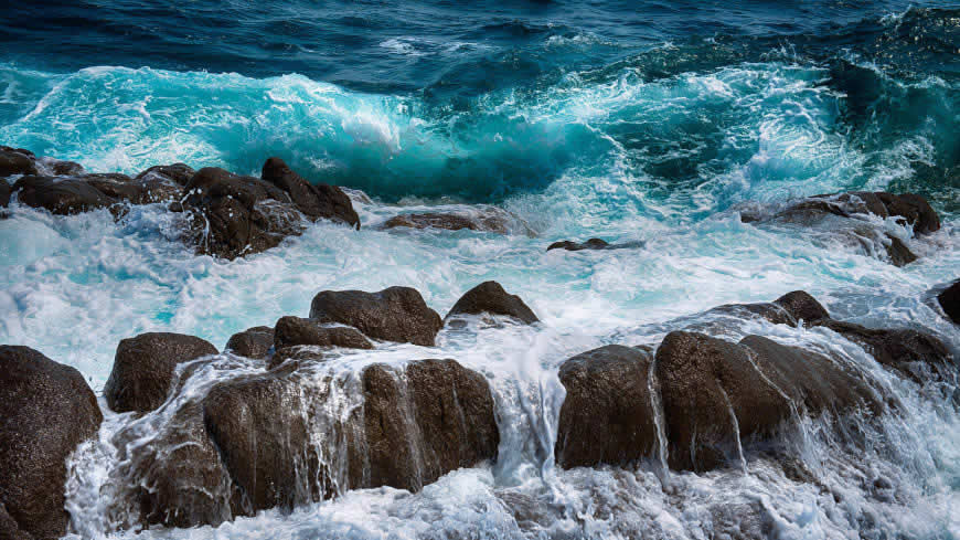 海浪激石高清壁纸图片 1920x1080