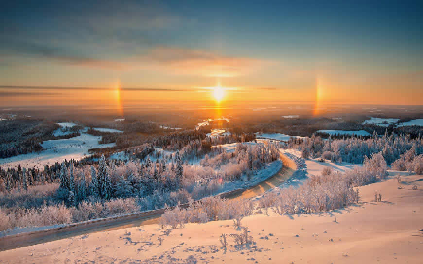 乌拉尔冬天美丽的阳光和雪景高清壁纸图片 2880x1800