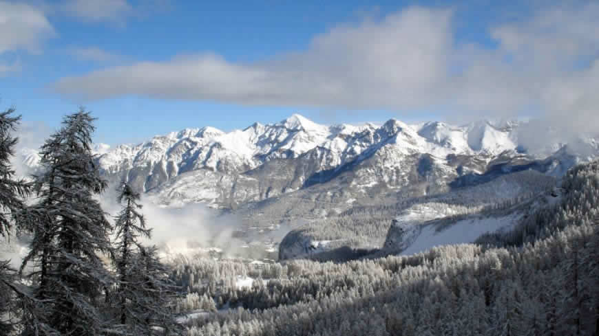 冬天山顶的雪与天空风景高清壁纸图片 1920x1080