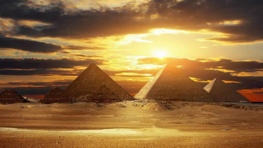阳光下的埃及金字塔沙漠风景高清壁纸图片 1920x1080