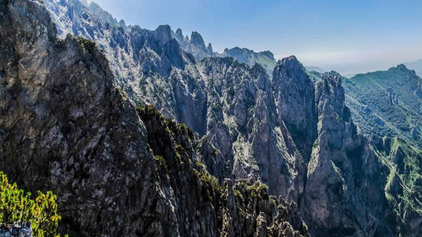 壮丽的崇山峻岭风光高清壁纸图片 1920x1080