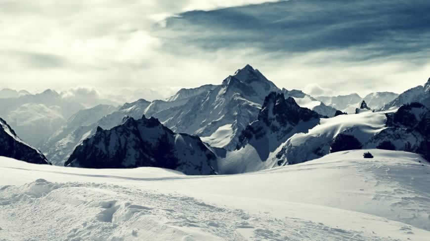 瑞士雪山风光高清壁纸图片 2560x1440