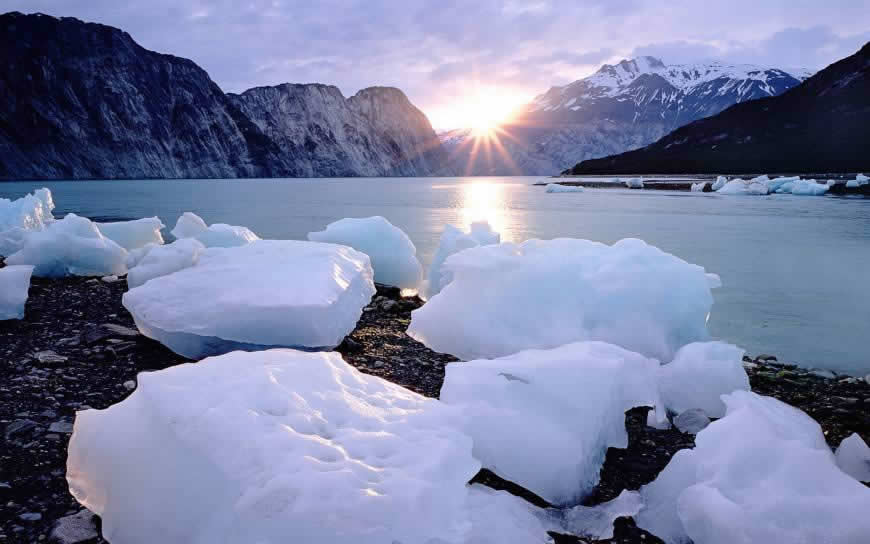 冬日阳光下的冰湖高清壁纸图片 1920x1200