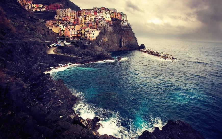 美丽的意大利五渔村高清壁纸图片 2560x1600