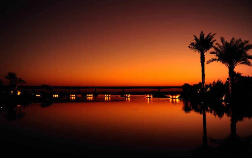 迪拜湖泊日落风景高清壁纸图片 2560x1600