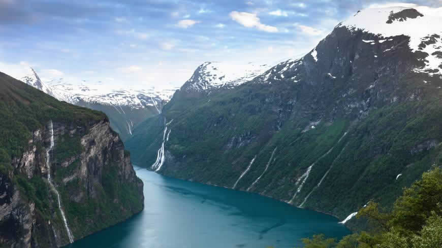 挪威盖朗厄尔峡湾高清壁纸图片 2560x1440