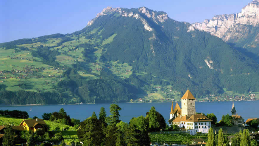 瑞士史必兹古堡和图恩湖高清壁纸图片 1920x1080