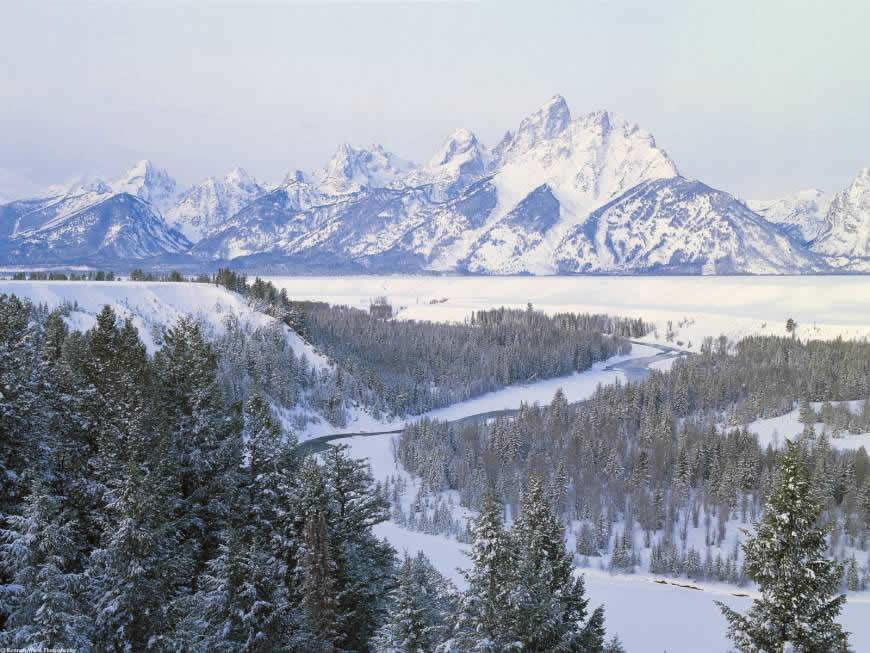 大雪覆盖的山高清壁纸图片 1600x1200