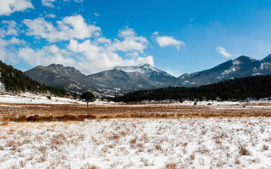 空旷的雪山高清壁纸图片 2560x1600