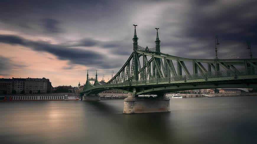 匈牙利布达佩斯自由桥高清壁纸图片 3840x2160