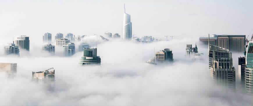 雾中的高楼大厦高清壁纸图片 3440x1440