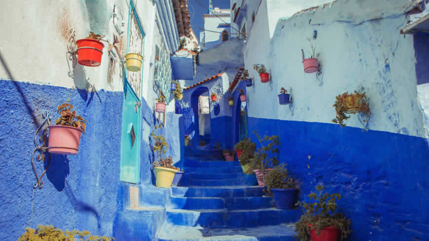 蓝色油漆房子和阶梯高清壁纸图片 5120x2880