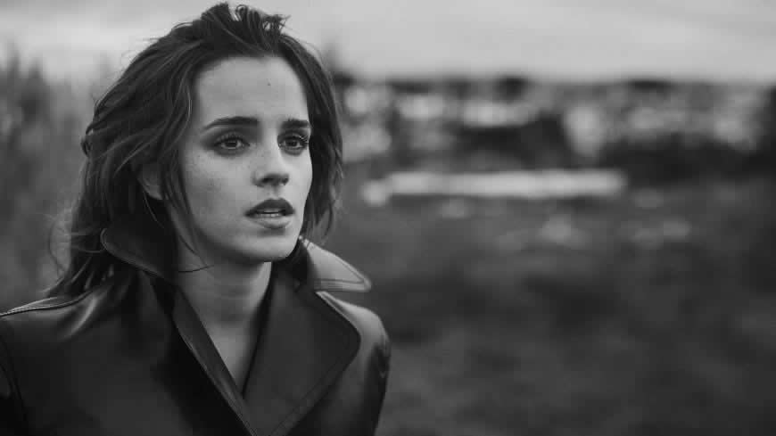 艾玛·沃特森(Emma Watson)黑白照高清壁纸图片 2560x1440