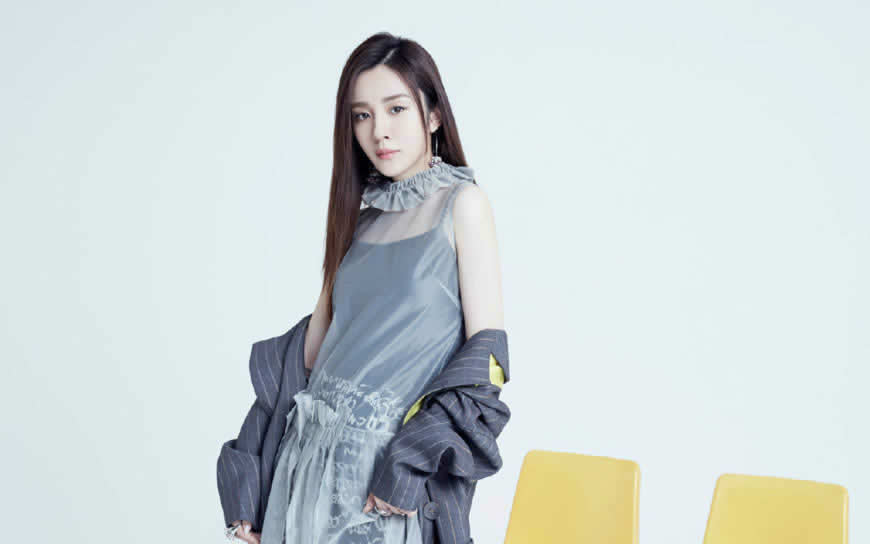 王晓晨文艺写真高清壁纸图片  1920x1200